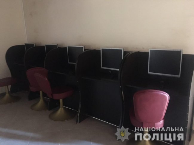 У Луцьку небайдужі «здали» поліції підпільний гральний заклад. ФОТО