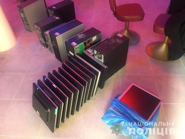 У Луцьку небайдужі «здали» поліції підпільний гральний заклад. ФОТО