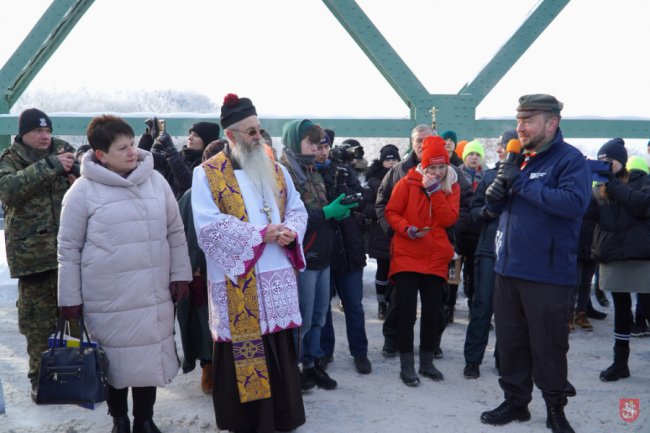 У Володимир привезли Вифлеємський вогонь миру: його передадуть військовим. ФОТО