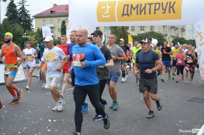 Море позитиву, блискучі результати та командна підтримка: «КроШу» взяв участь у «Luchesk Half Marathon». ФОТО*