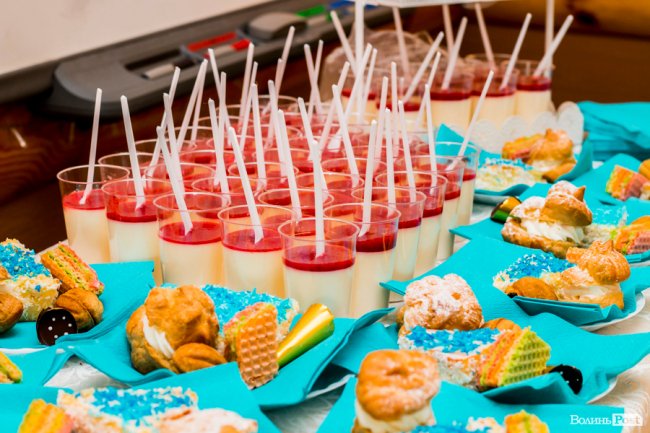 Бенкет, лімузини та королівські наряди: у Луцьку організували  свято для людей з інвалідністю. ФОТО