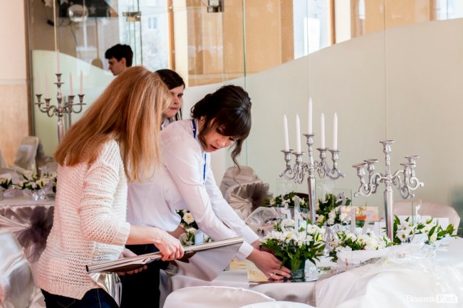 Бенкет, лімузини та королівські наряди: у Луцьку організували  свято для людей з інвалідністю. ФОТО