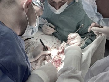 Волинські лікарі провели складну операцію на сонній артерії