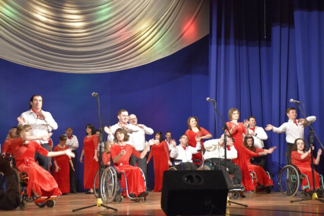 У Луцьку влаштували святковий концерт для людей з інвалідністю