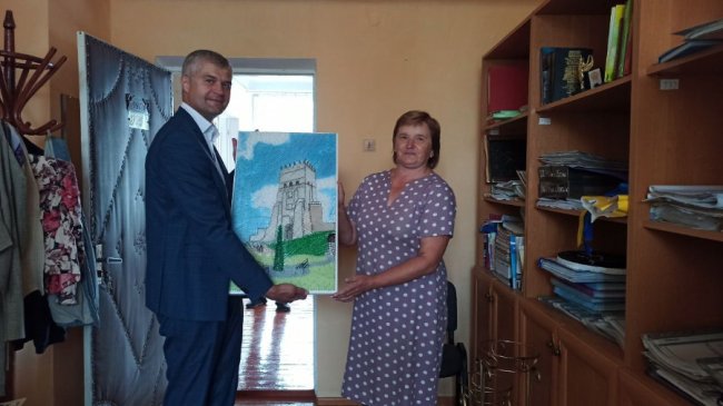 У волинській школі виготовляють унікальні картини з цвяхів та ниток. ФОТО