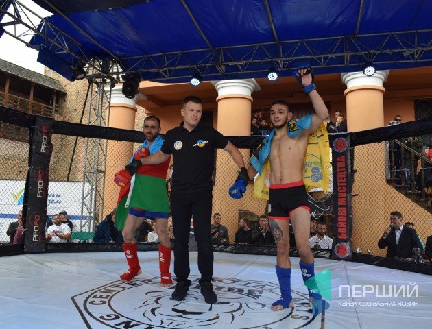 Тестостерон та точні удари: у замку Любарта стартував бійцівський турнір