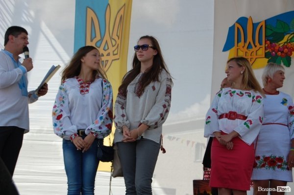 Акція «Українська вишиванка» у Луцьку. ФОТО