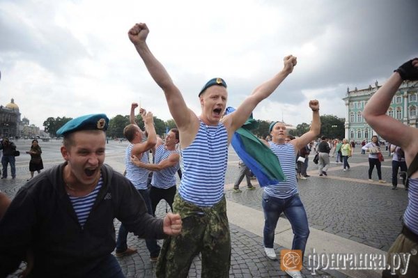 У Росії через гея побилися десантники та омоновці. ФОТО