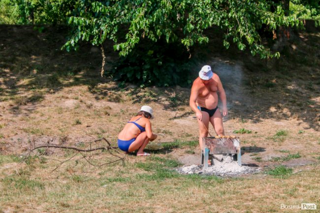 Стир, фонтани і вуличні душі: як у Луцьку рятуються від спеки. ФОТО