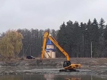 На Волині громада добилася, щоб місцеве озеро розчистили від мулу.ВІДЕО