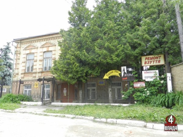 Колись тут, на теперішній вулиці Гаврилюка, 14, розміщувалася українська гімназія. За словами істориків, у польський час тут був центр українського освітнього життя Луцька