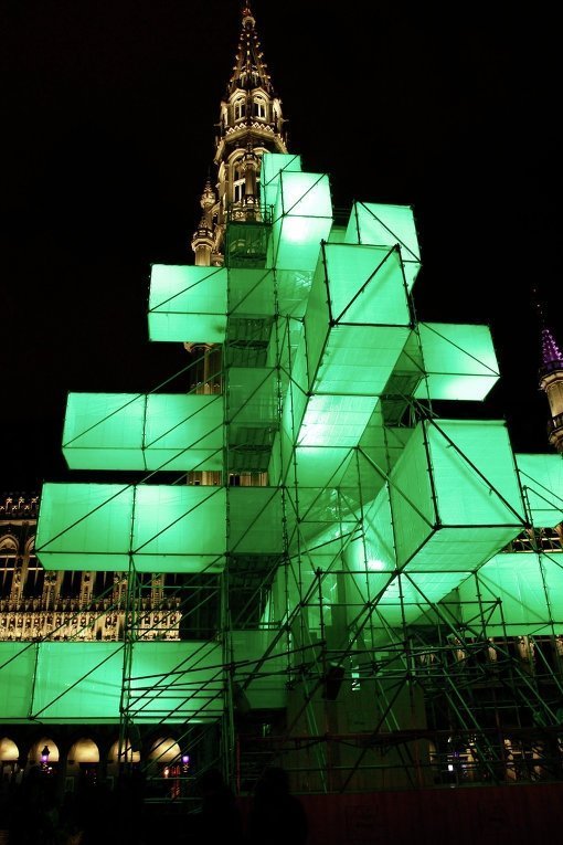 Європейські столиці уже «вдягнули» новорічні вогні. ФОТО