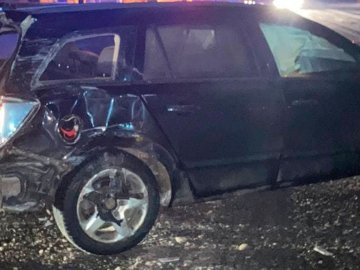 На волинській трасі Opel зіткнувся з вантажівкою 