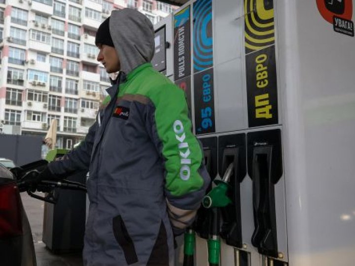 Ціни на АЗС злетіли: бензин уже під 85 грн: скільки коштує заправити авто