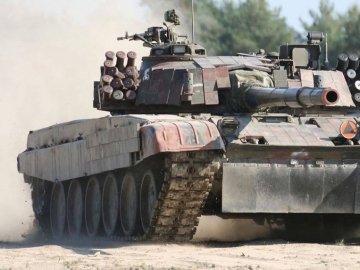 Польща передала Україні основні бойові танки