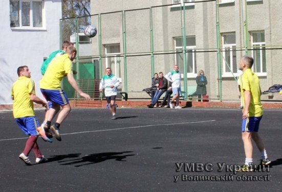 Волинські міліціонери зіграли у футбол у пам'ять про загиблих в АТО колег. ФОТО