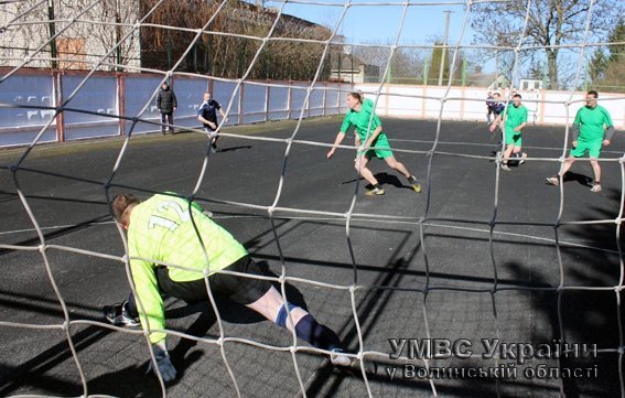 Волинські міліціонери зіграли у футбол у пам'ять про загиблих в АТО колег. ФОТО