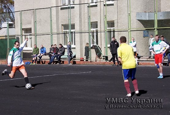 Волинські міліціонери зіграли у футбол у пам'ять про загиблих в АТО колег. ФОТО