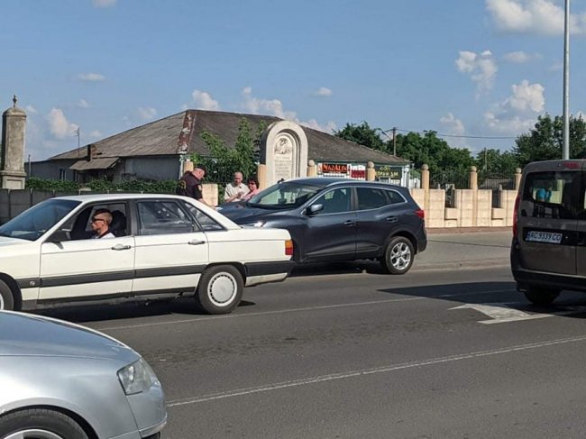 На Волині не розминулися водій легковика та велосипедист. ФОТО