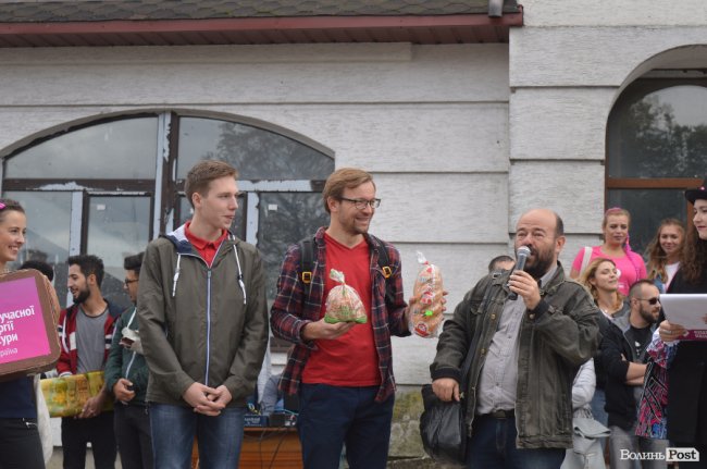 З хлібом, горілкою та кров’ю: у Луцьку відкрили фестиваль театрів. ФОТО