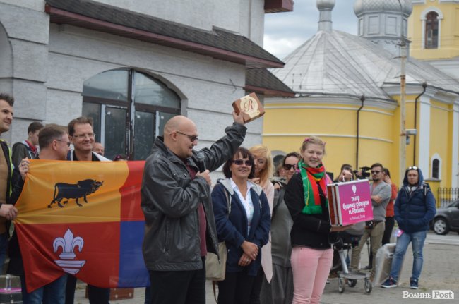 З хлібом, горілкою та кров’ю: у Луцьку відкрили фестиваль театрів. ФОТО