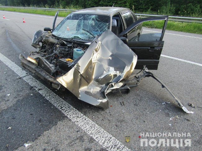 П'яний водій легковика «наздогнав» фуру лучанина. ФОТО