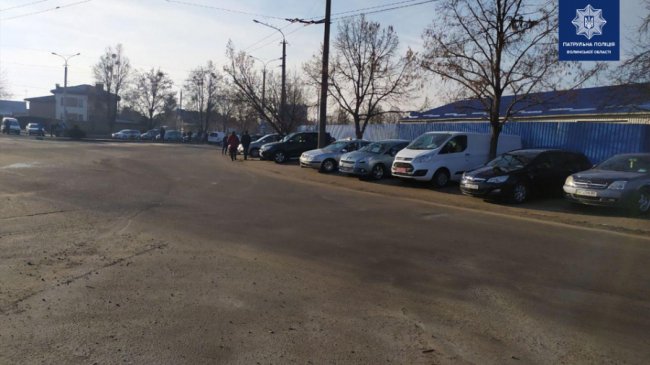 У Луцьку патрульні наводять лад на авторинку
