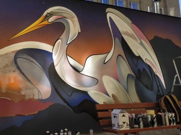 У Луцьку з'явився новий мурал із зображенням птаха