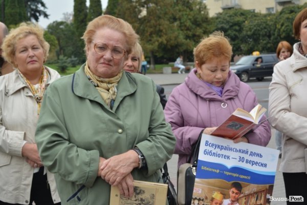 У Луцьку масово читали Шевченка. ФОТО
