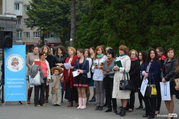 У Луцьку масово читали Шевченка. ФОТО
