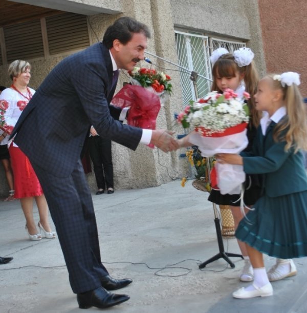 Керівник волинських регіоналів привітав луцьких школярів із початком навчання. ФОТО*