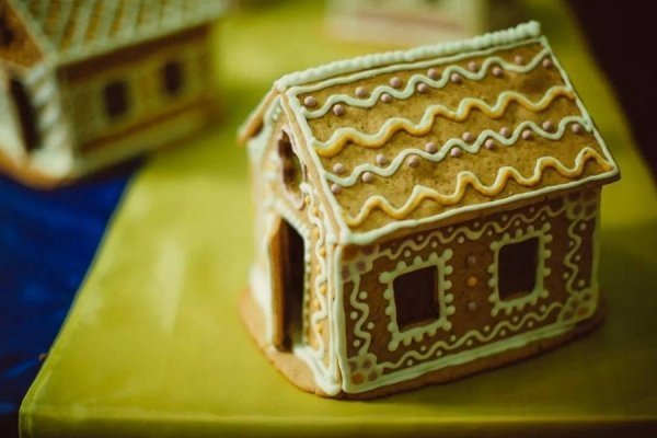 На Волині - благодійний аукціон пряничних будиночків. ФОТО