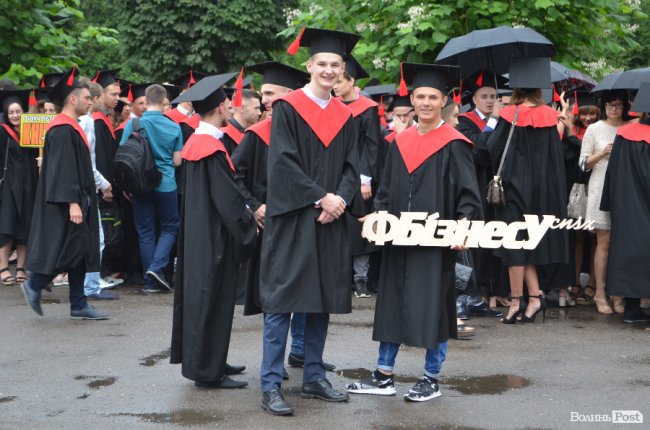 У луцькому політесі «відгуділи» випускний. ФОТО