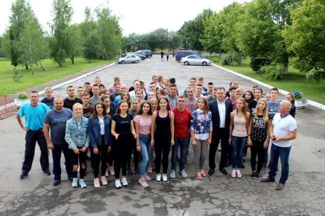 Студенти луцького політеху влаштували спортивний флешмоб. ФОТО