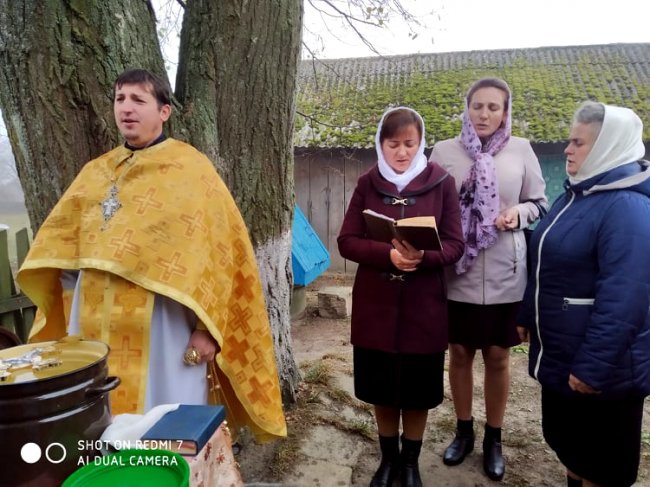 У селі на Волині прихильники УПЦ (МП) молилися у «храмовій хатинці». ФОТО