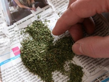 Луцька поліція виявила у підлітків речовини, схожі на наркотики. ФОТО