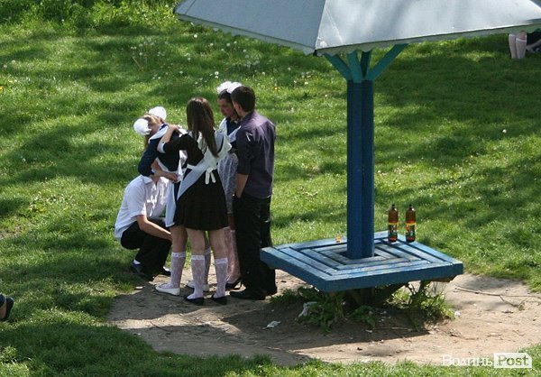 Як луцькі випускники гуляли останній дзвоник