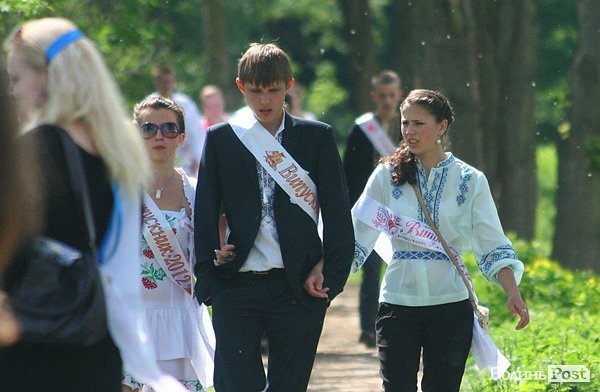 Як луцькі випускники гуляли останній дзвоник