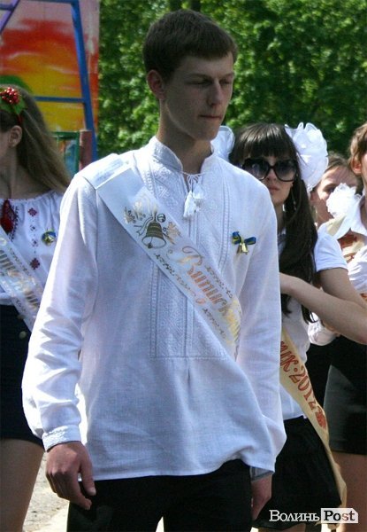 Як луцькі випускники гуляли останній дзвоник