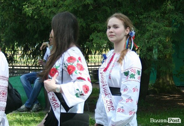 Як луцькі випускники гуляли останній дзвоник