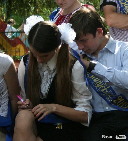 Як луцькі випускники гуляли останній дзвоник