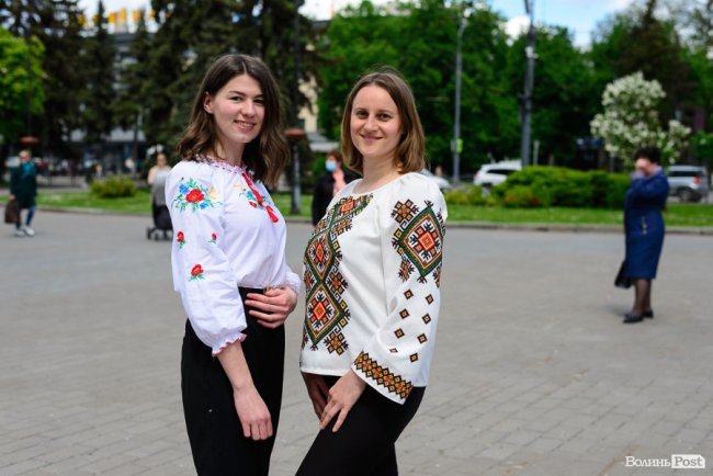 Безліч кольорів, орнаментів і візерунків: лучани у вишиванках – у центрі міста. ФОТОРЕПОРТАЖ 