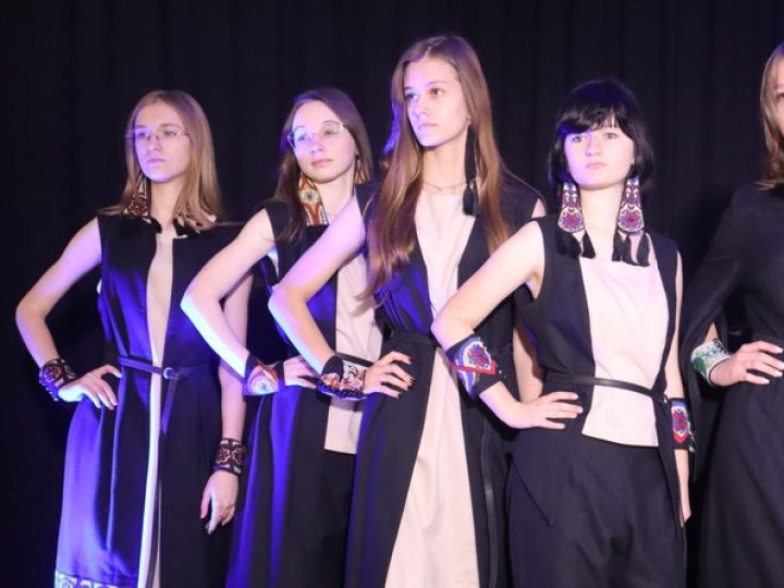 Студенти фахового коледжу у Луцьку представили три колекції одягу