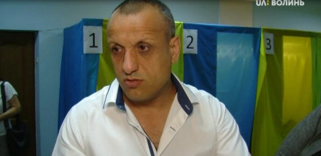 Кримчанин, який проголосував у Луцьку, обурений механізмом виборів для переселенців. ВІДЕО