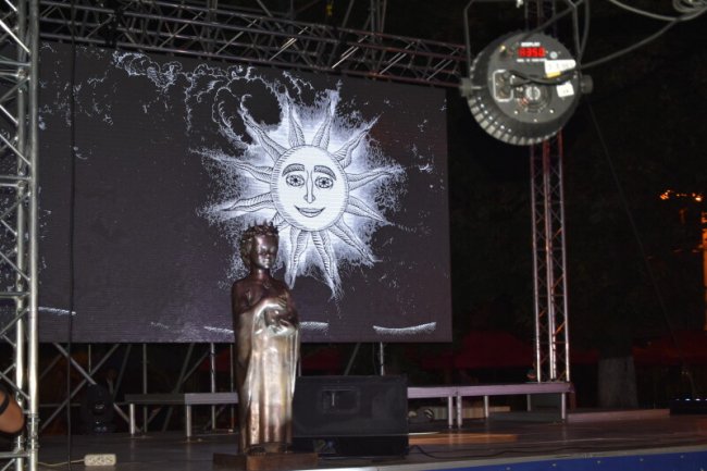 Громада Києва подарувала Луцьку пам'ятник. ФОТО