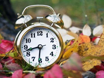 Перехід на зимовий час 2023: не забудьте перевести годинник
