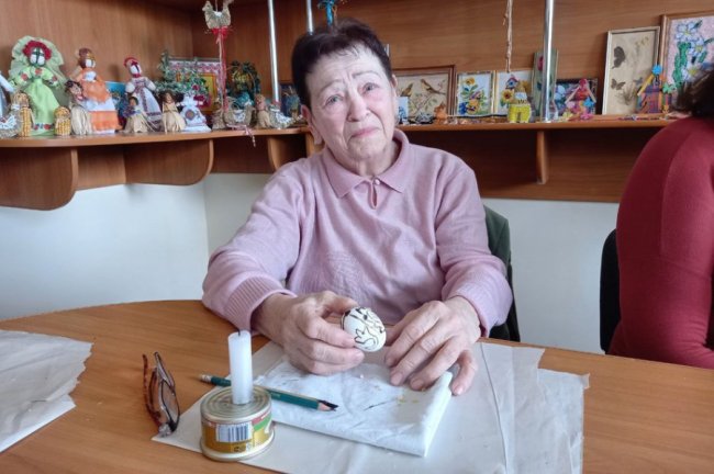 В Луцькому геріатричному пансіонаті навчали писанкарства. ВІДЕО