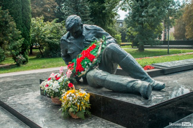 Ми повинні пам’ятати: працівники луцького «Мотору» вшанували полеглих Героїв