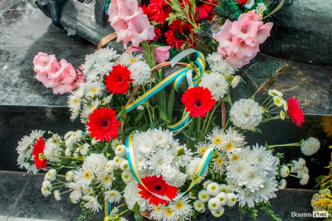 Ми повинні пам’ятати: працівники луцького «Мотору» вшанували полеглих Героїв