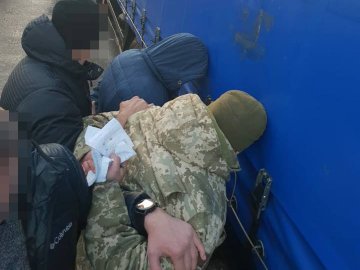 З’явилося відео затримання волинського прикордонника